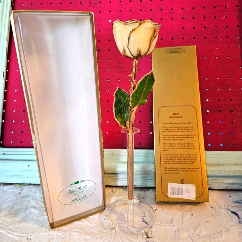 Real rose preserved in 24K gold